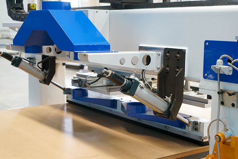 直排自動(dòng)換刀數(shù)控開(kāi)料機(jī)